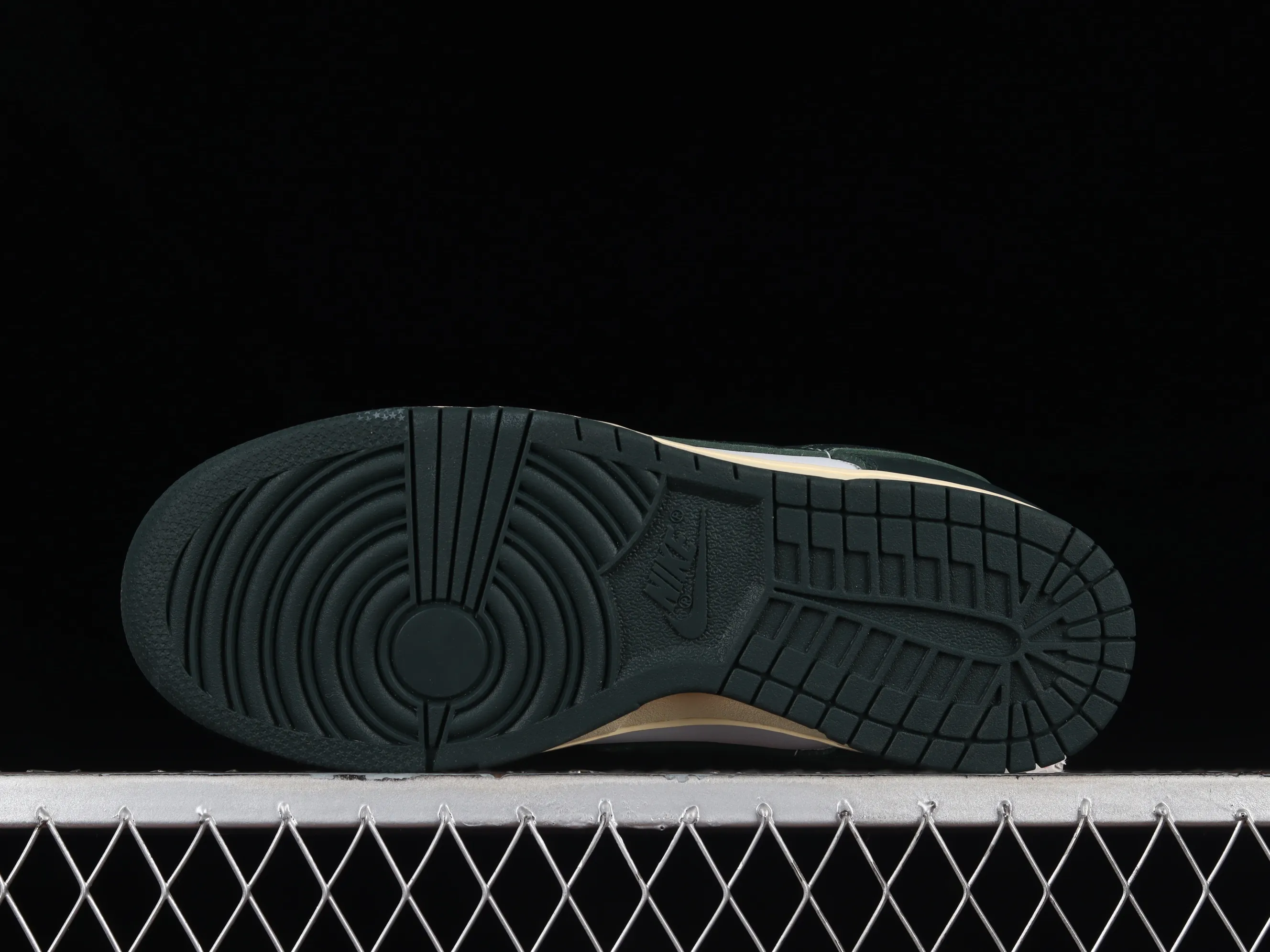 All categories Nk SB Dunk series Nk SB Dunk Low low-top sneakers M version pure original Nk SB Dunk Low "Vintage Green" navy green old SB smashed backboard fashion casual sneakers DQ8580-100